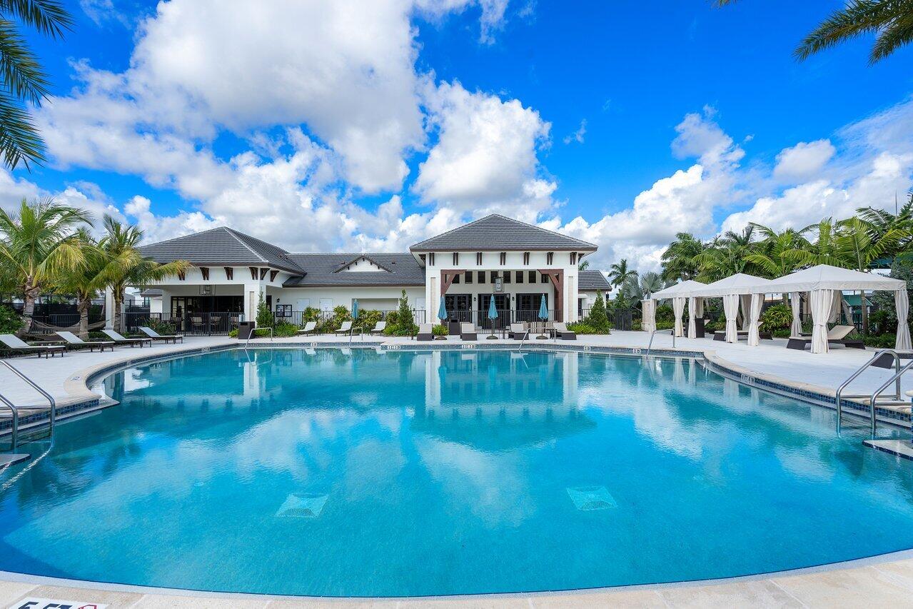 ROYAL PALM POLO - Residential