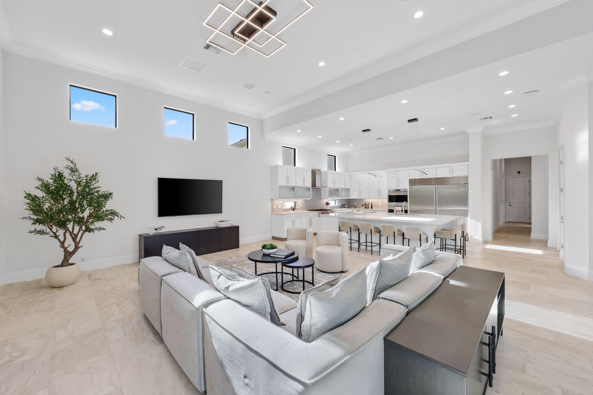 ROYAL PALM POLO - Residential
