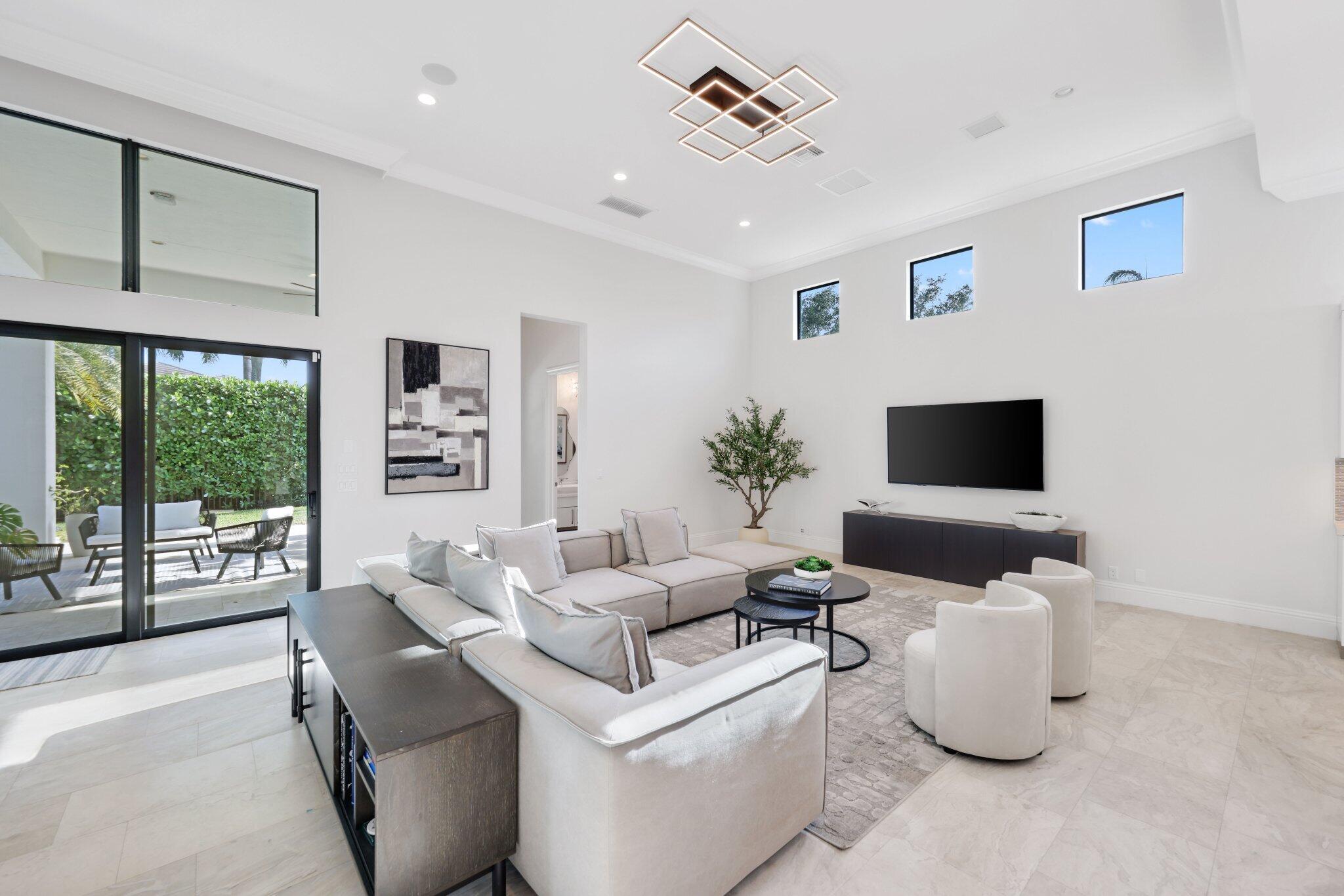 ROYAL PALM POLO - Residential