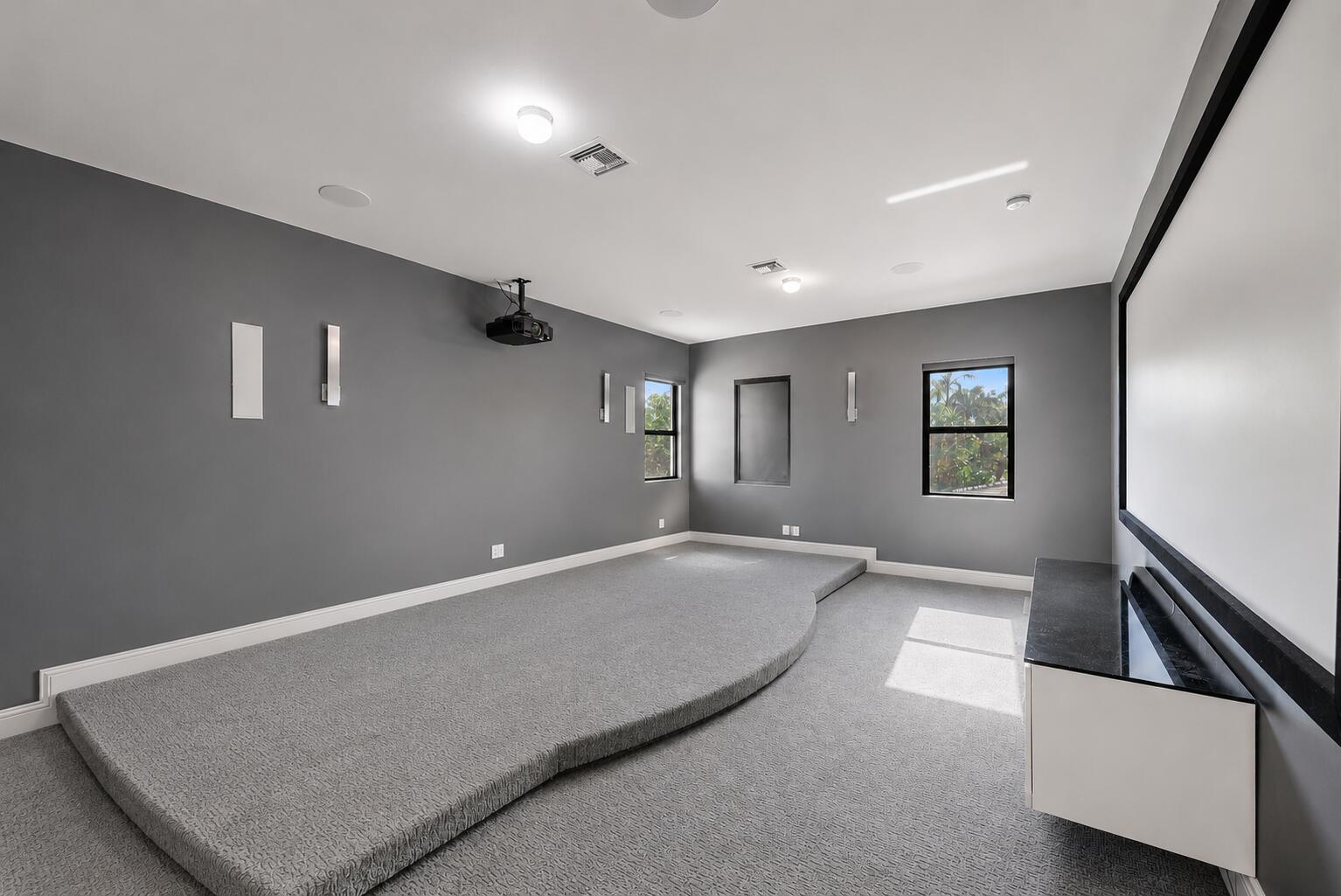 ROYAL PALM POLO - Residential