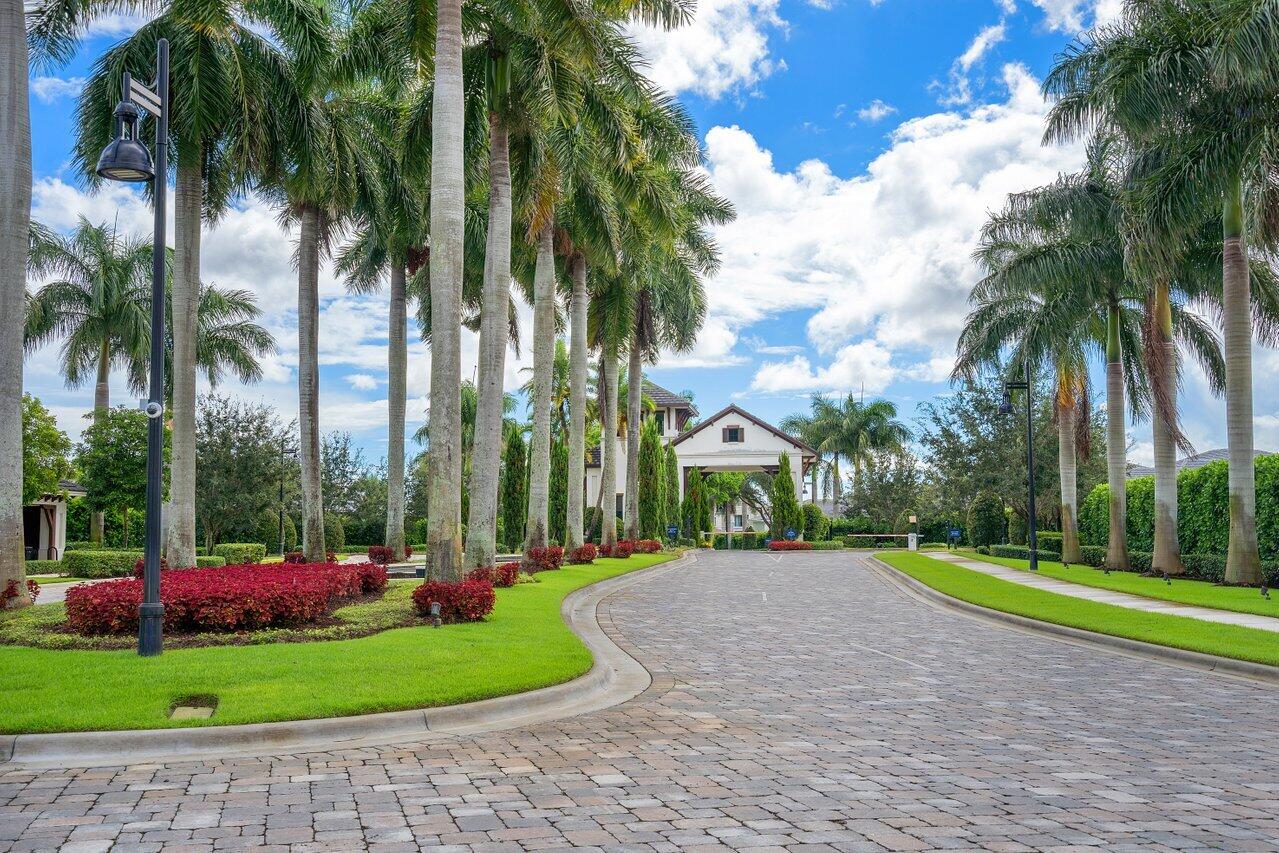 ROYAL PALM POLO - Residential