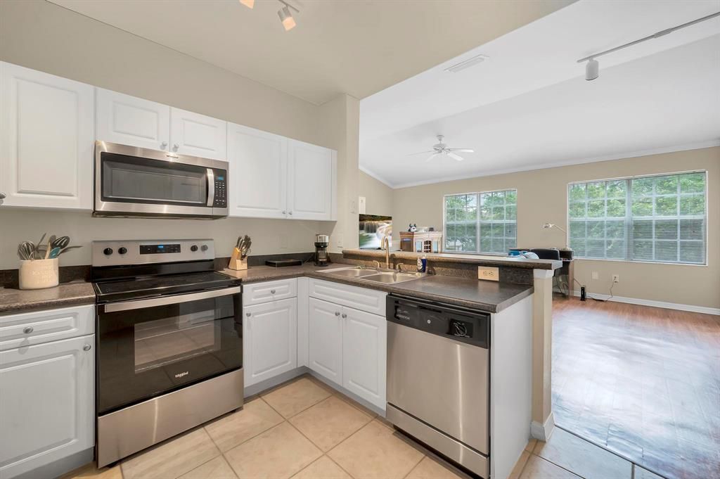 Photo of 121 SE Hancock Street, Stuart, FL 34994 (MLS # R10884143)