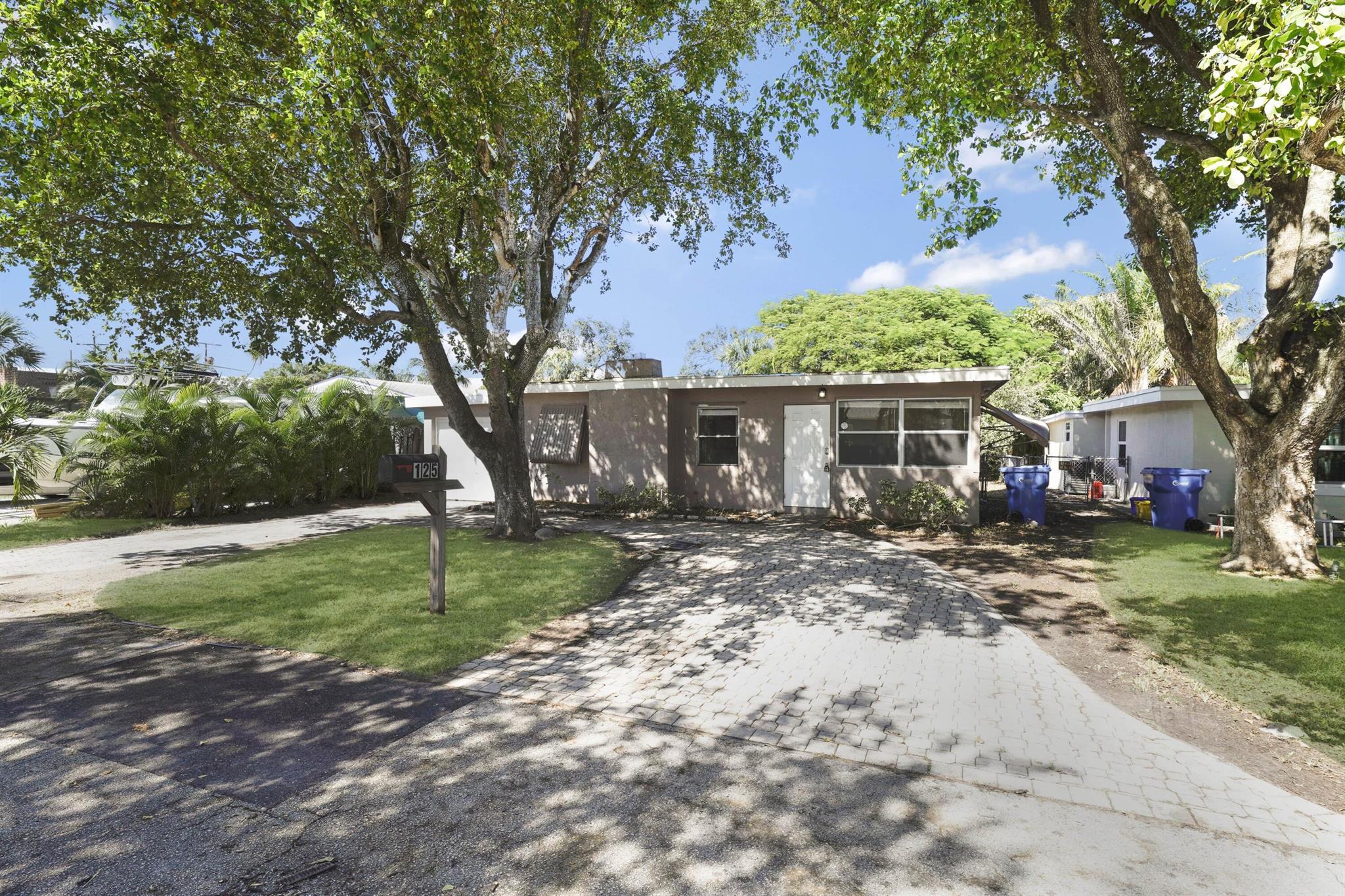 3 bedroom 2 bath home with large backyard located in Lantana! Tile floors run throughout. Home has a split floor plan. On a quiet street close to shopping, and restaurants. Don't miss this opportunity and make this your first home. Some photos are virtually staged.