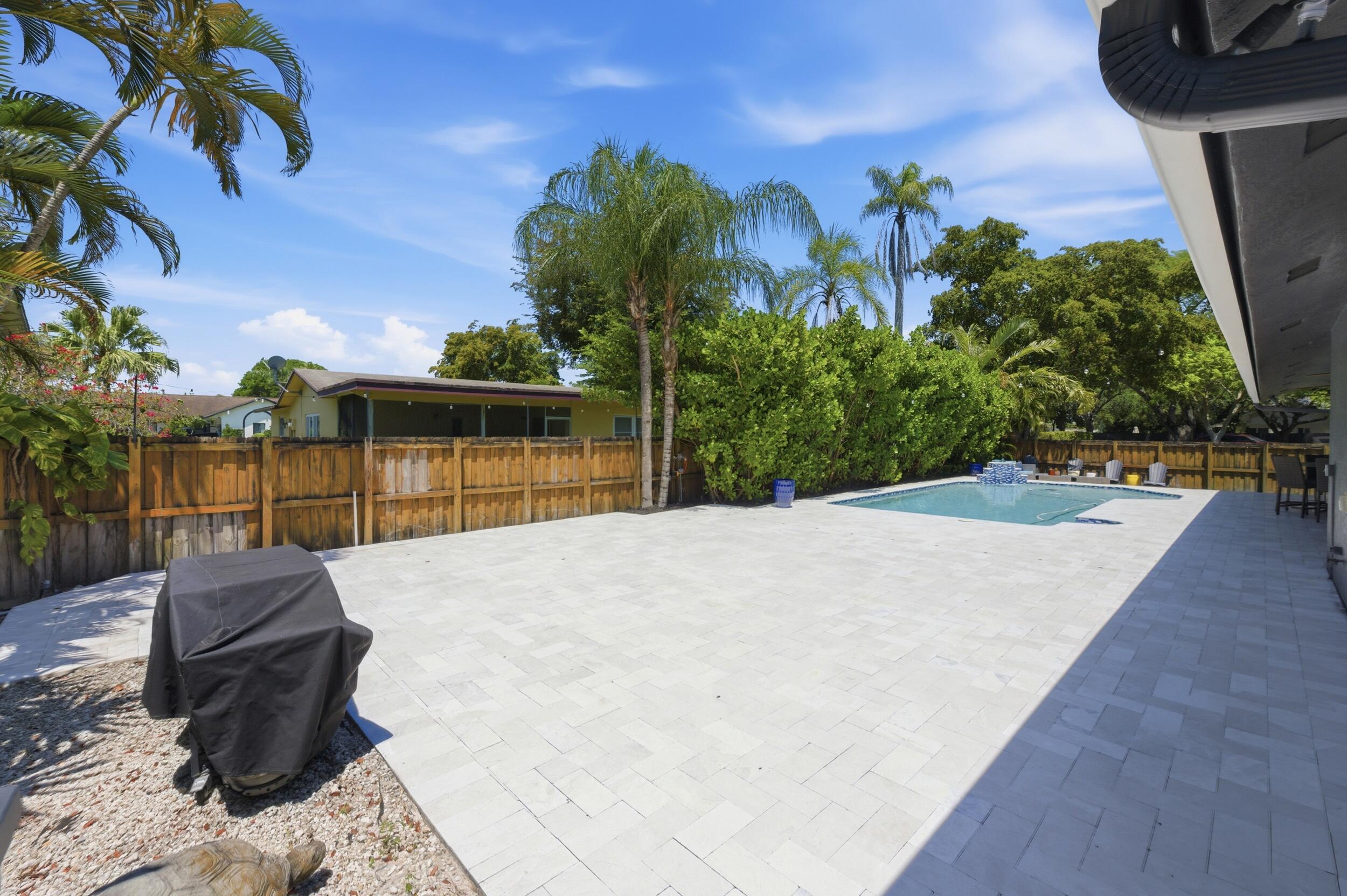PEMBROKE LAKES SEC 6 - Residential