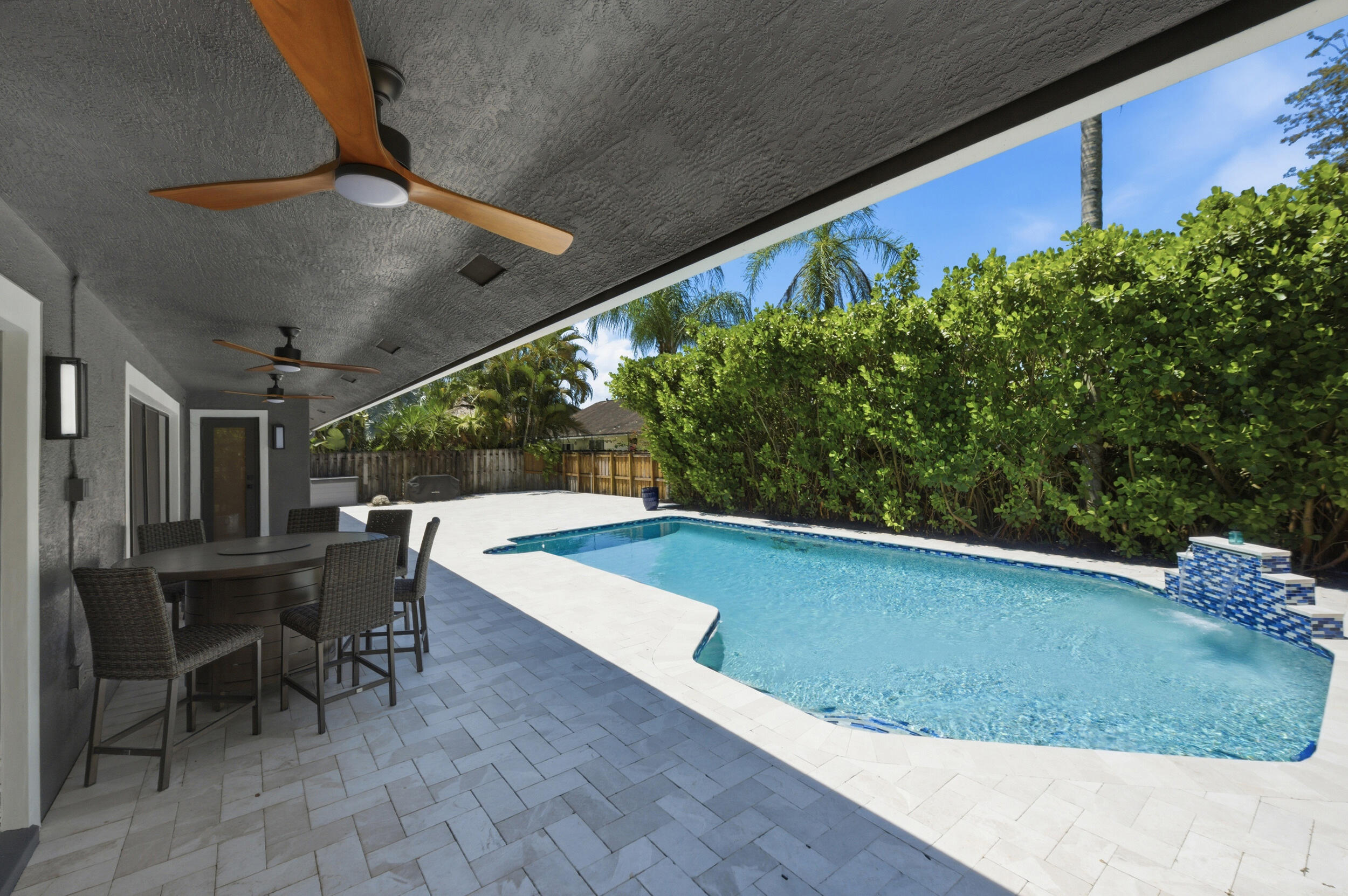 PEMBROKE LAKES SEC 6 - Residential