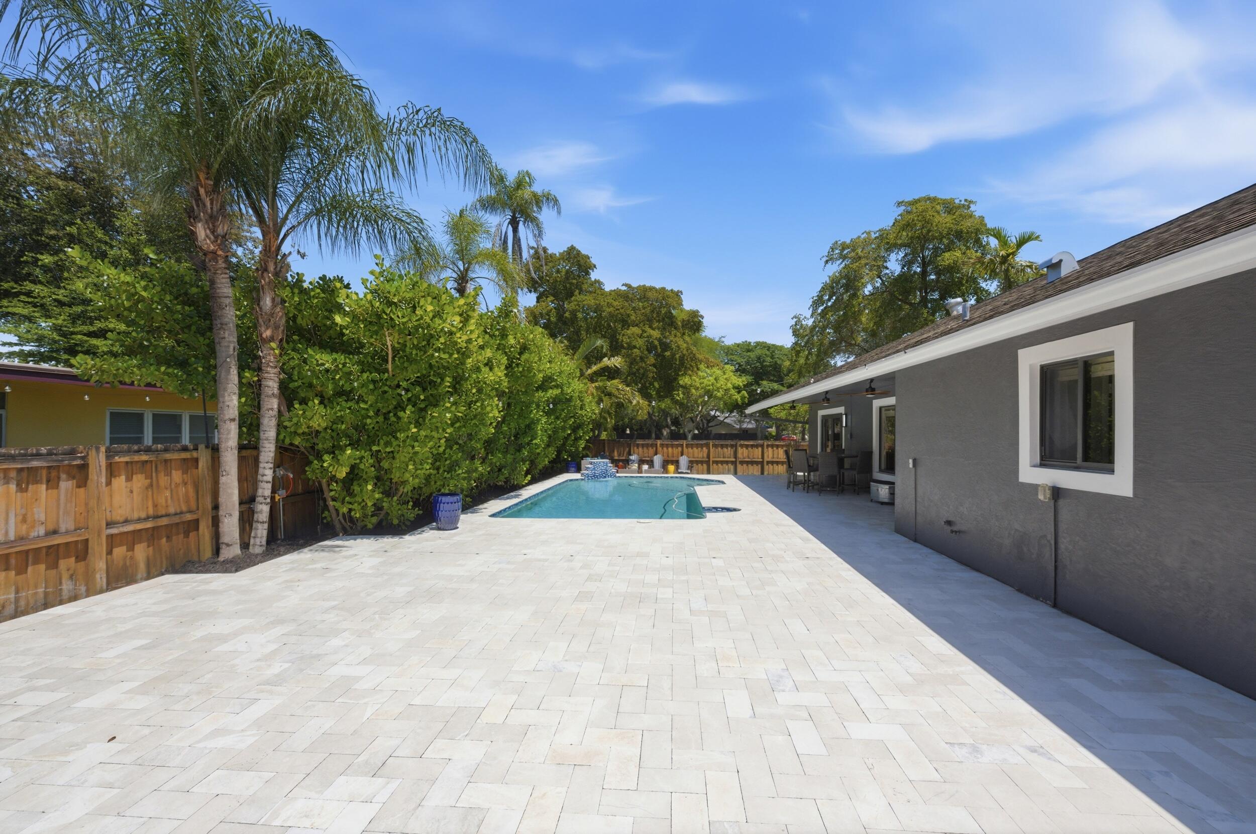 PEMBROKE LAKES SEC 6 - Residential