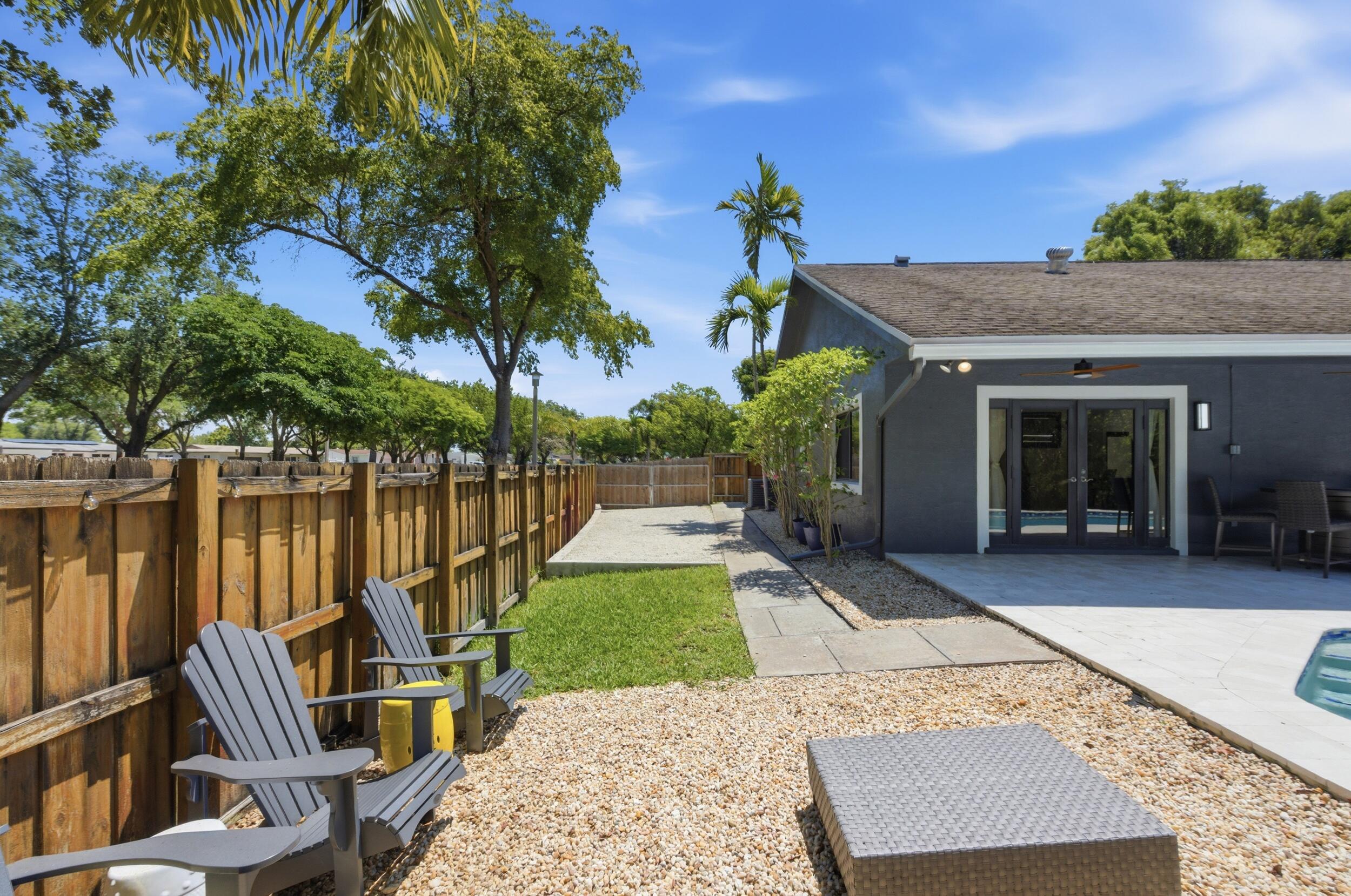 PEMBROKE LAKES SEC 6 - Residential
