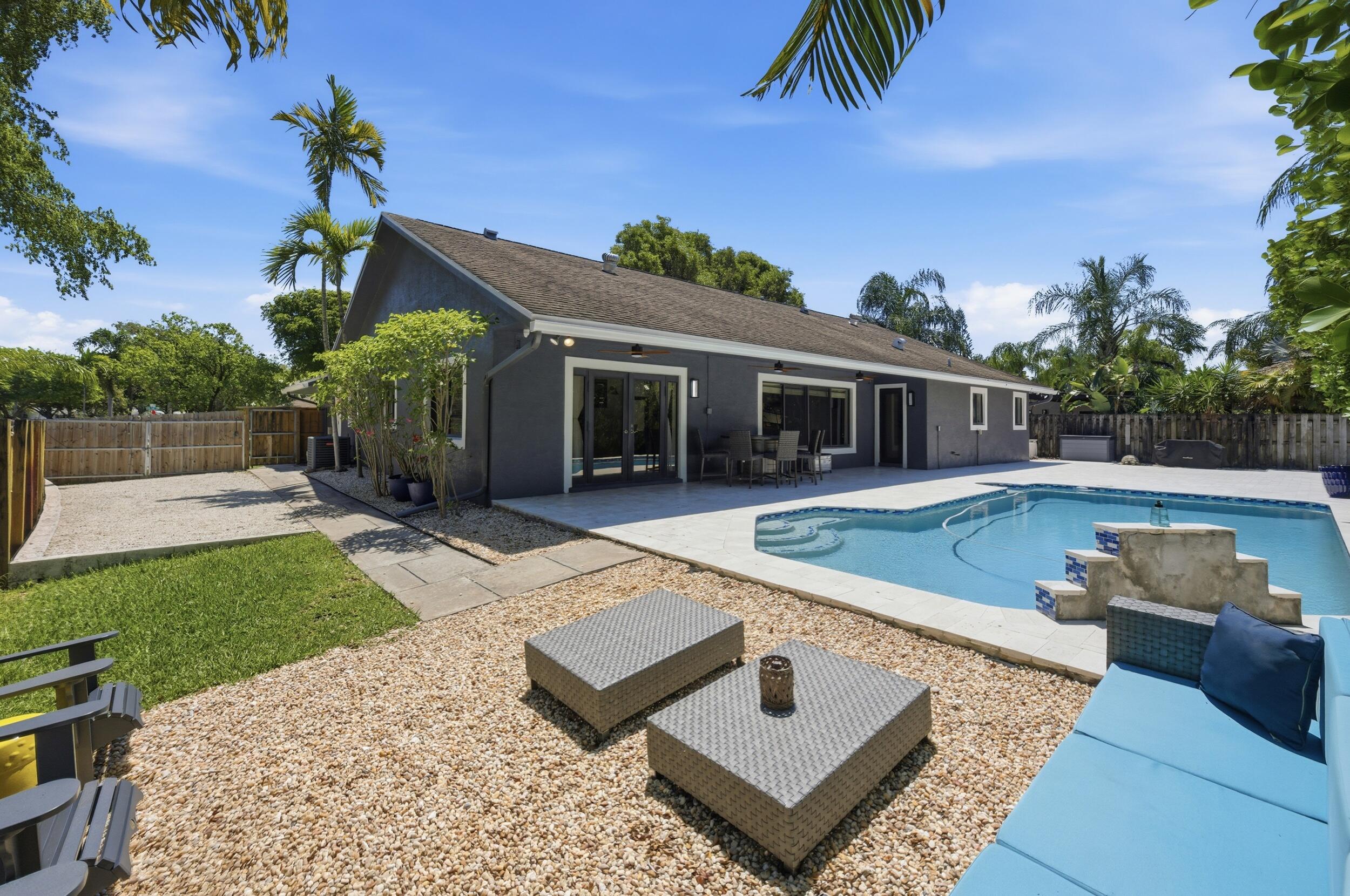 PEMBROKE LAKES SEC 6 - Residential