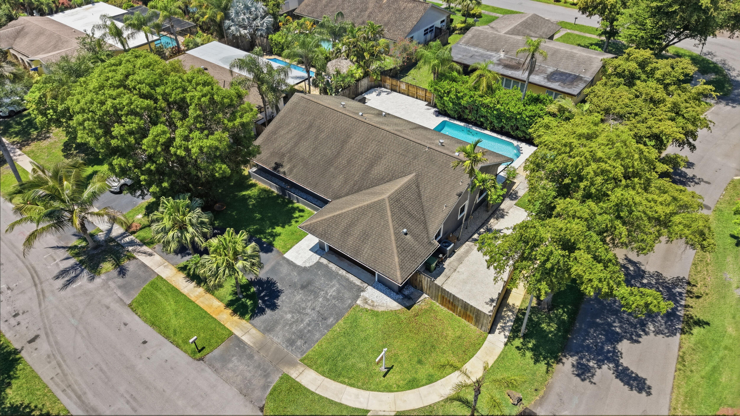 PEMBROKE LAKES SEC 6 - Residential