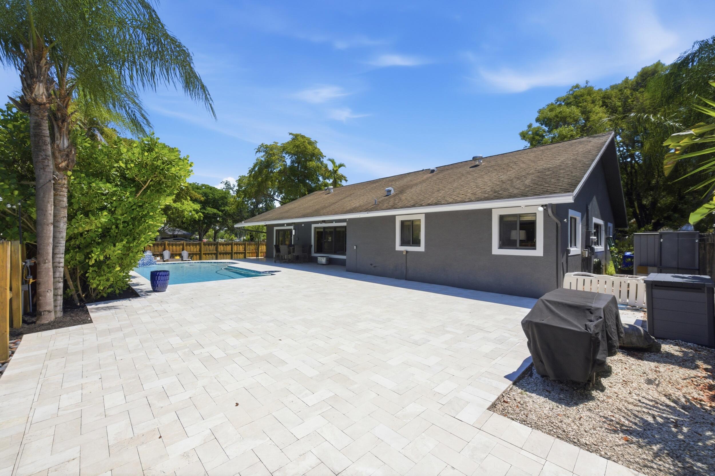 PEMBROKE LAKES SEC 6 - Residential