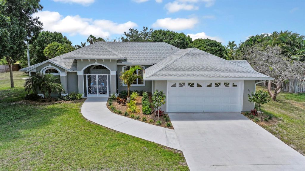 Photo of 1095 47th Avenue SW, Vero Beach, FL 32968 (MLS # R10985894)