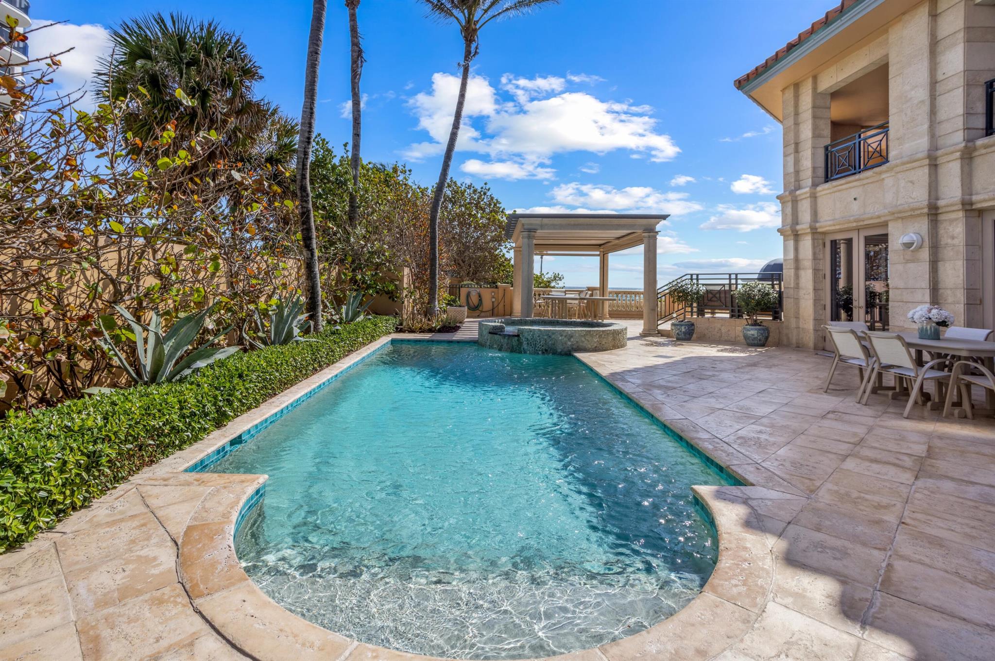 View photos, virtual tours, details... 400 S Ocean Boulevard R-26