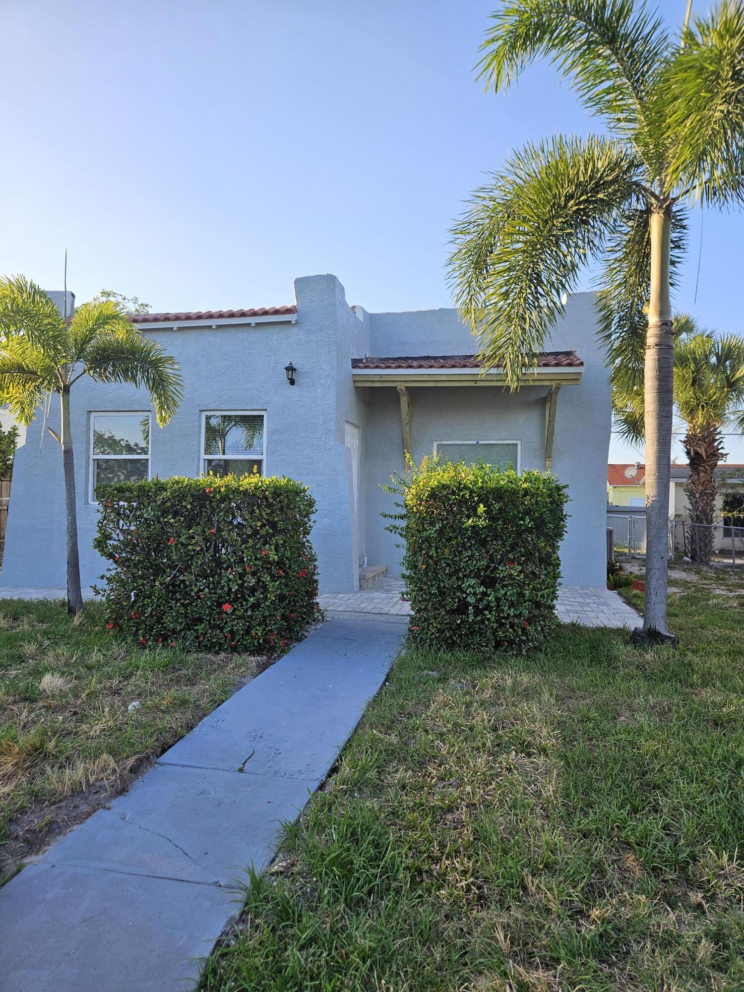717 Selkirk Street