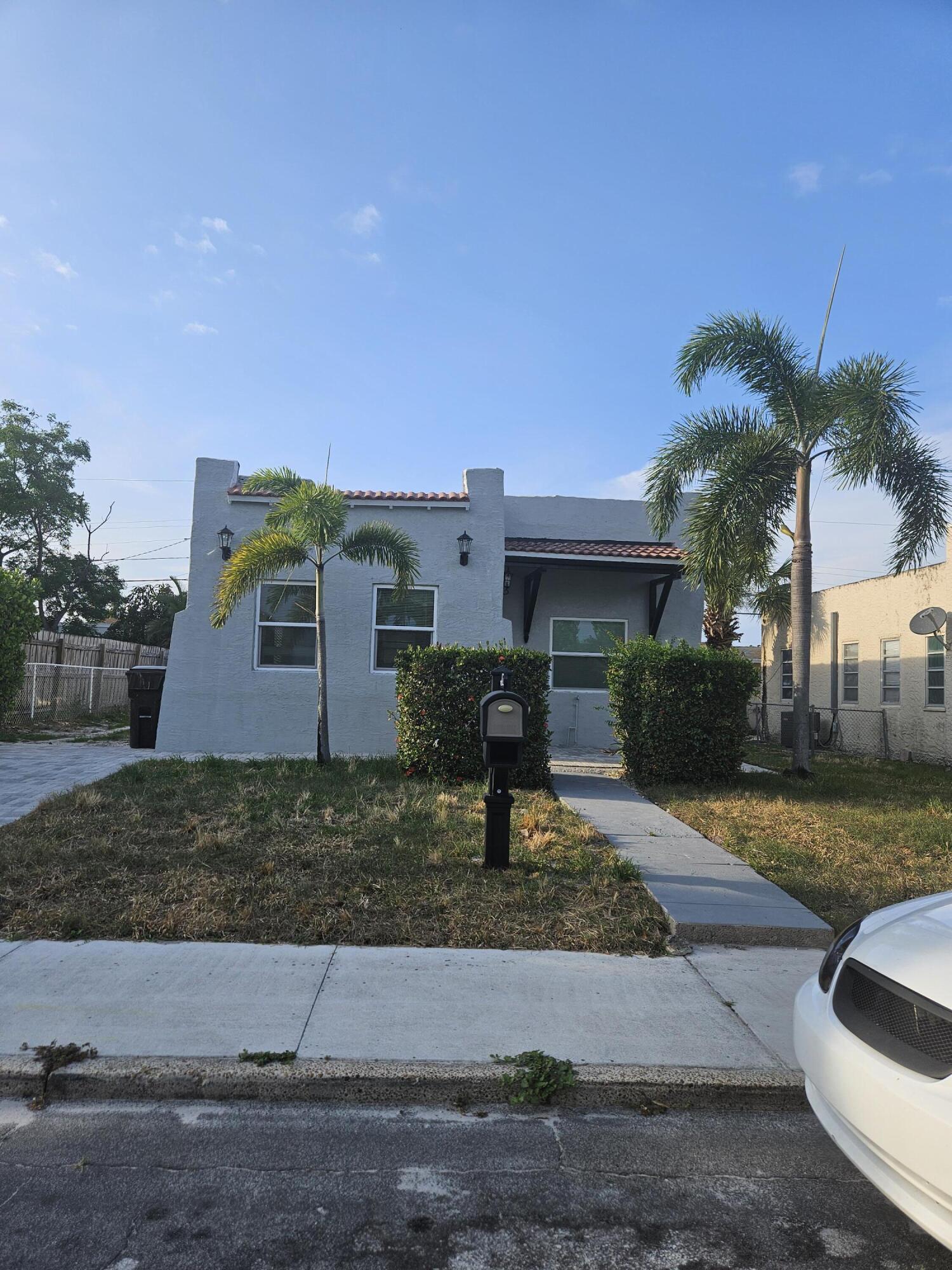 717 Selkirk Street