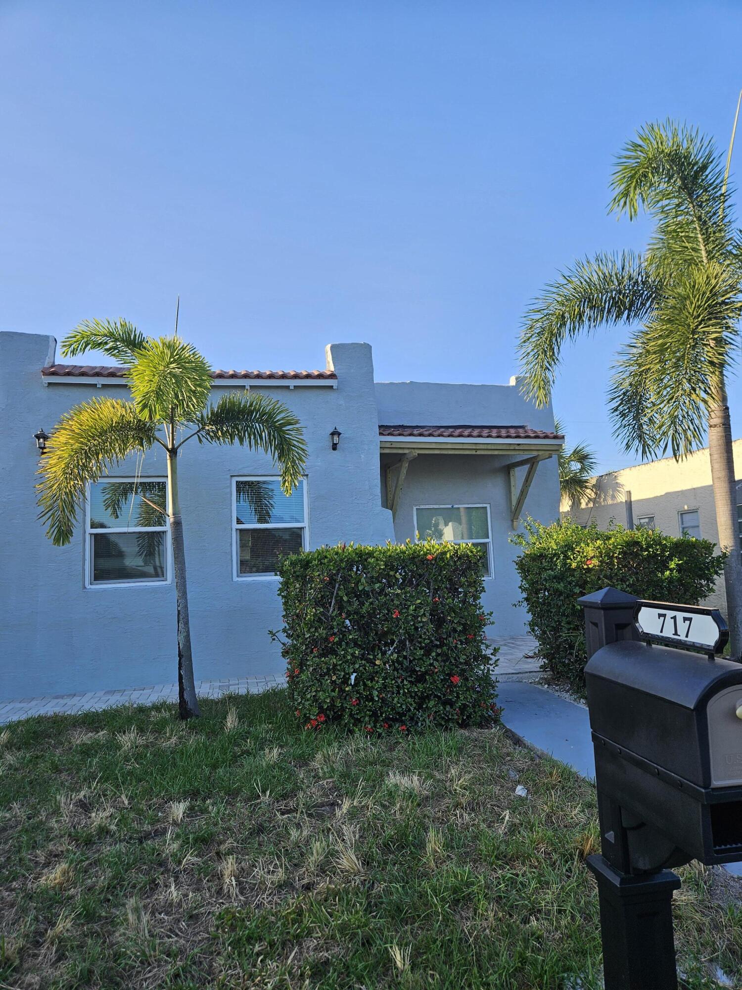 717 Selkirk Street
