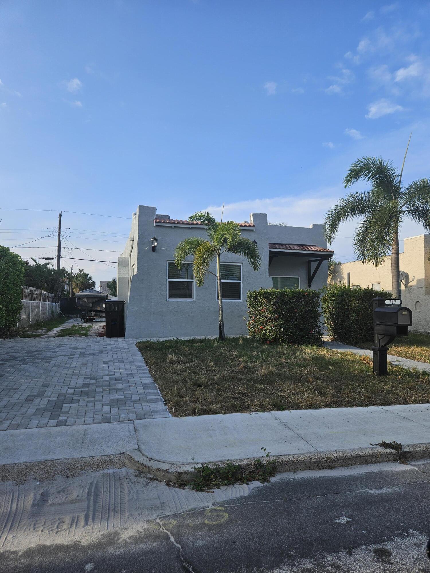 717 Selkirk Street