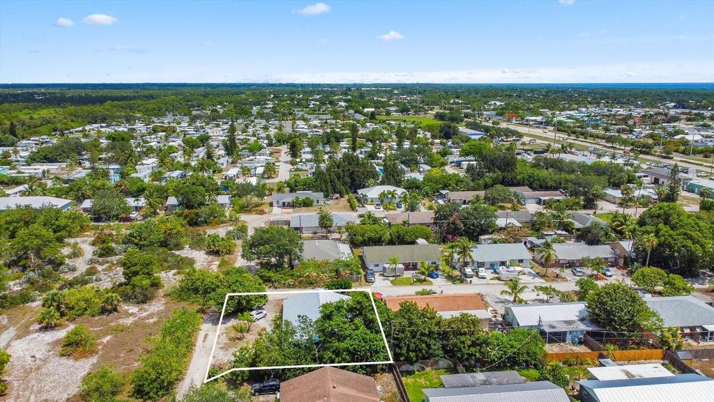 Photo of 11331 SE Gold Avenue, Hobe Sound, FL 33455 (MLS # R11094764)