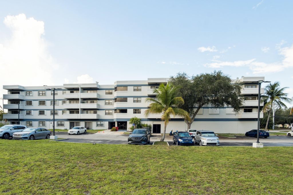 Photo of 1891 N 61st Avenue #206, Hollywood, FL 33024 (MLS # B26023930)