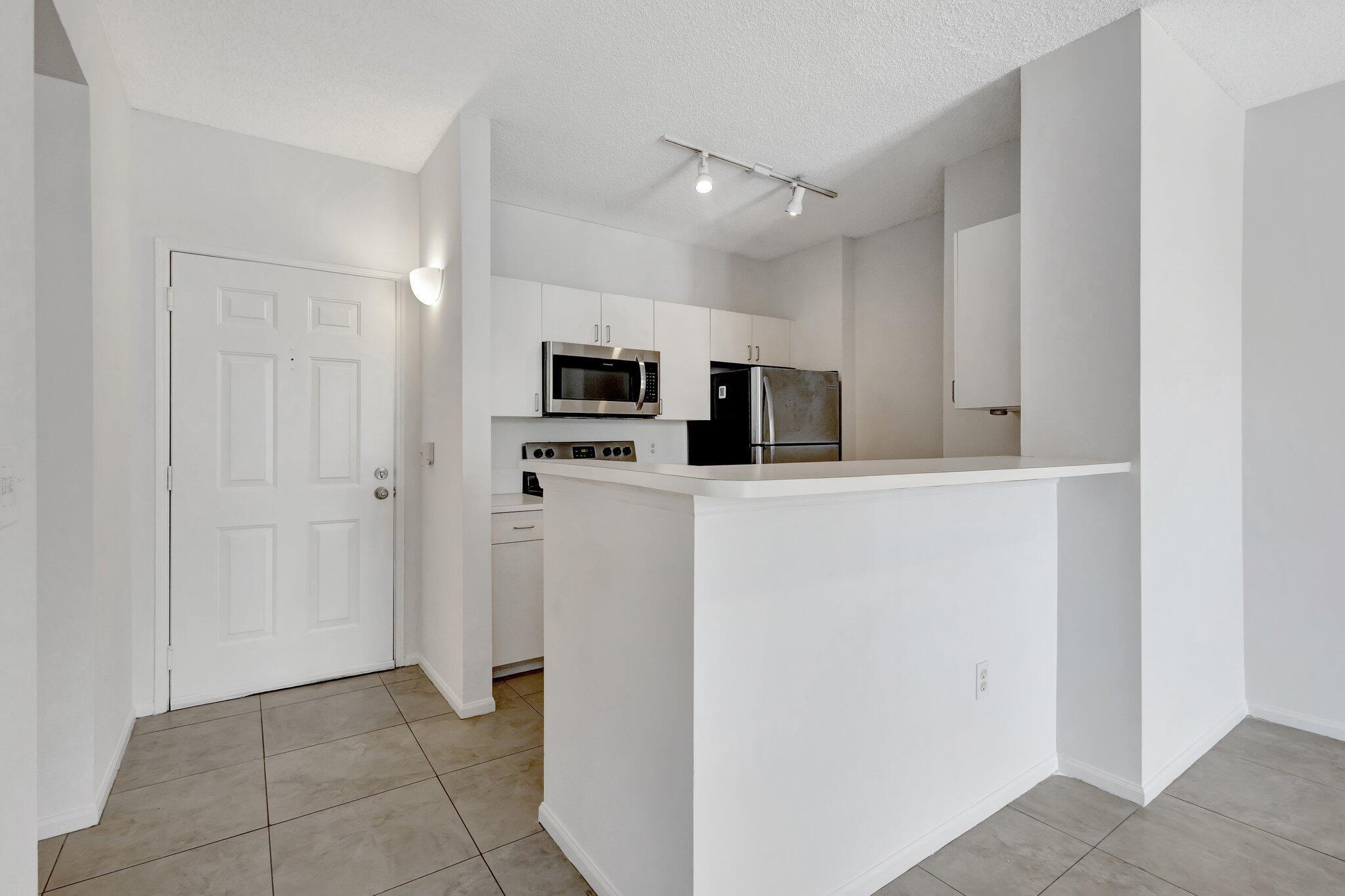 720 S Sapodilla Avenue 303
