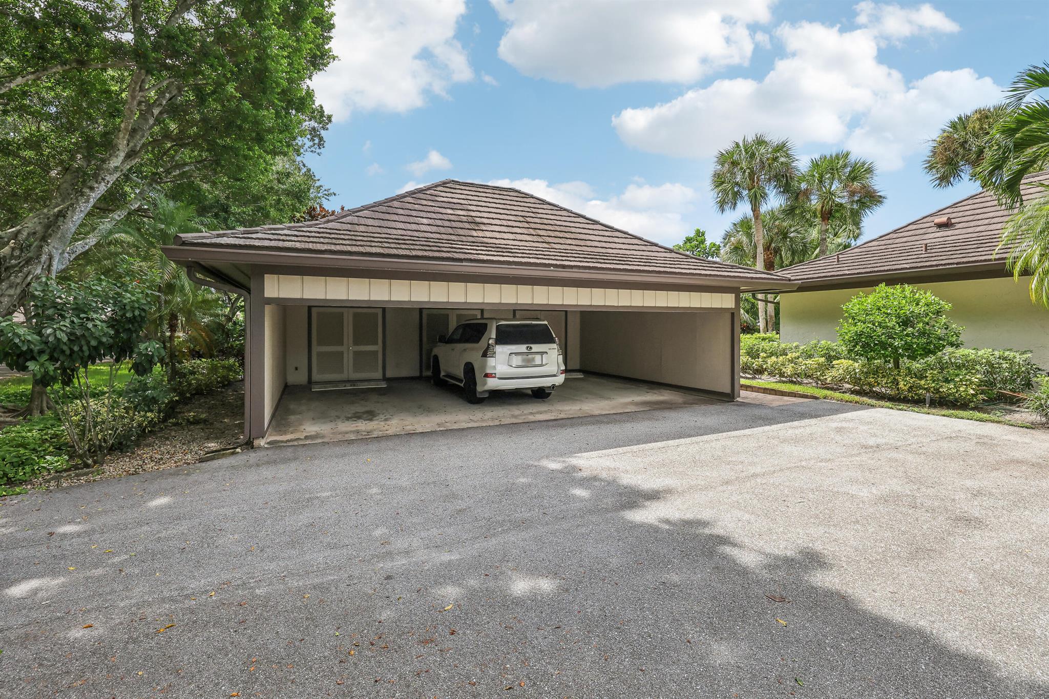 POLO ISLAND CONDO - Residential Lease