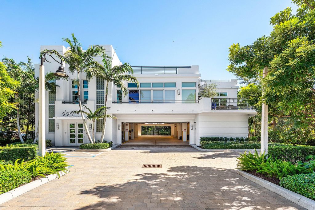 Photo of 226 Palm Court, Delray Beach, FL 33444 (MLS # R11139742)