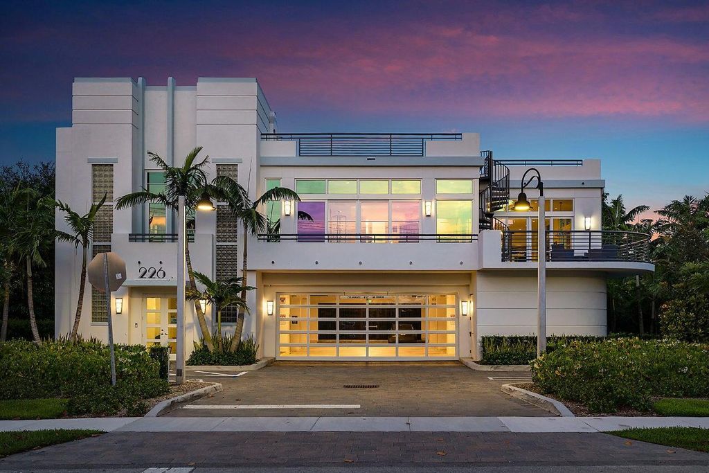Photo of 226 Palm Court, Delray Beach, FL 33444 (MLS # R11139742)