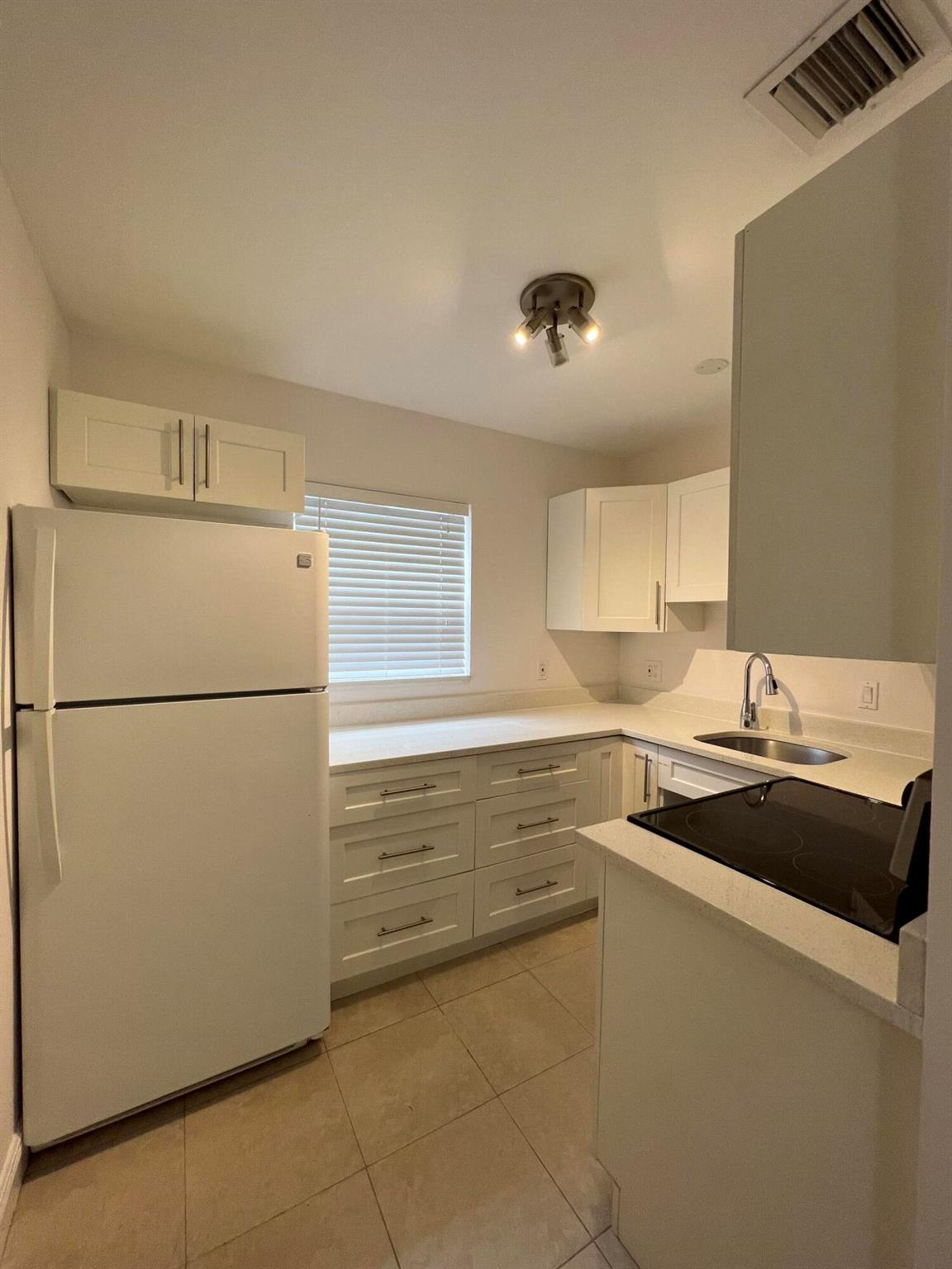 NORTH PALM BCH 3 - Residential Lease