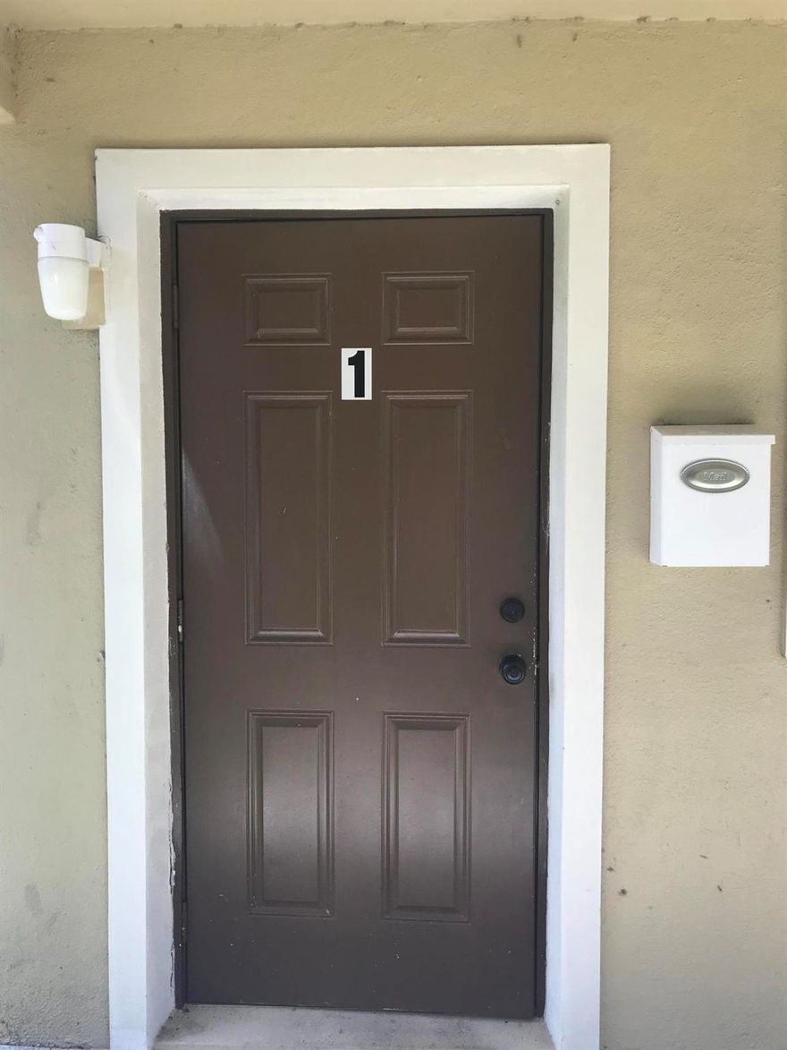 Charming Spanish style one bedroom one bath located two blocks from intercoastal. all tile flooring, newer white kitchen cabinets, stone counter tops, newer tile tub and bathroom, central AC, first floor corner unit . includes water and sewer.