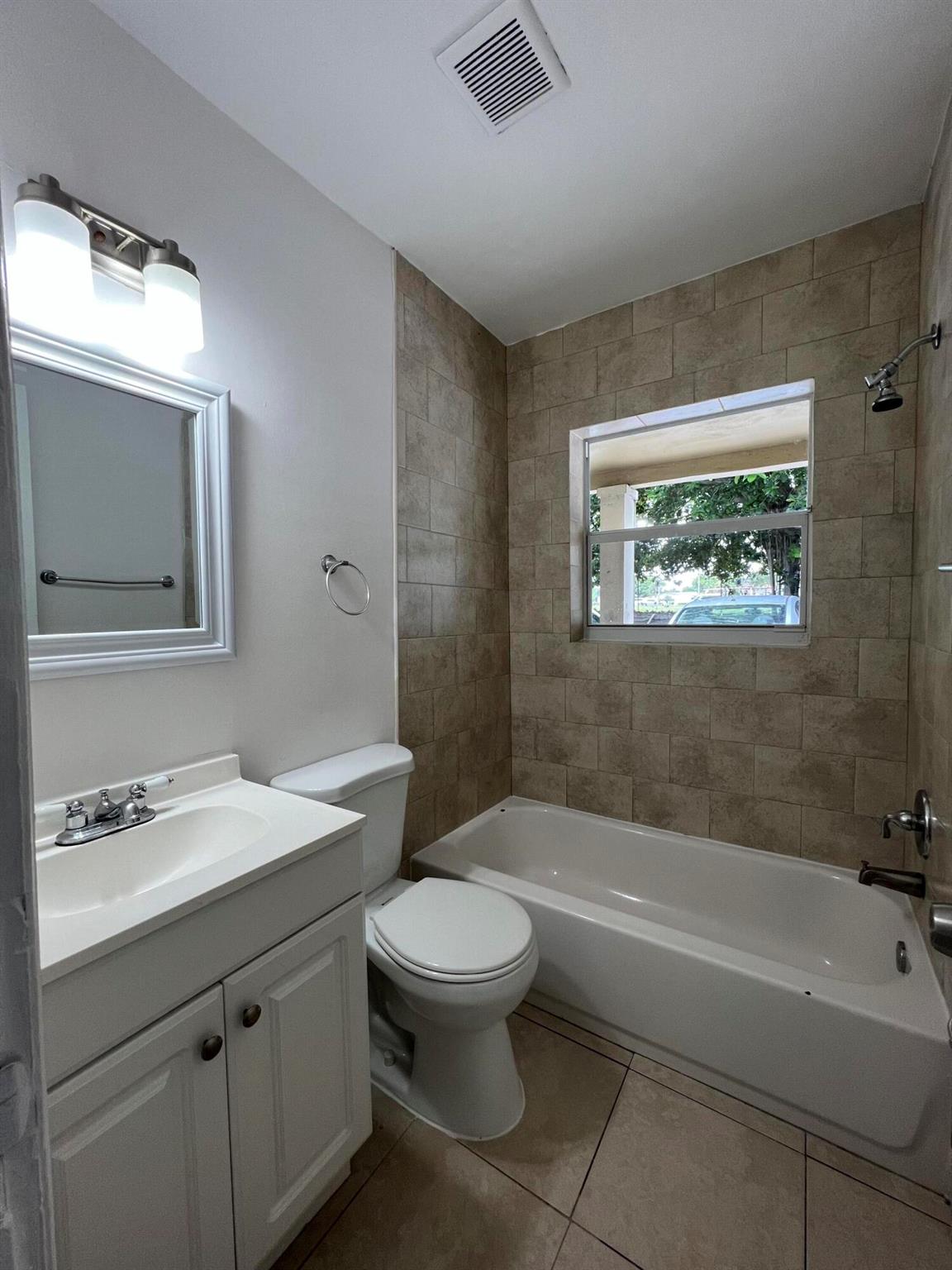 NORTH PALM BCH 3 - Residential Lease