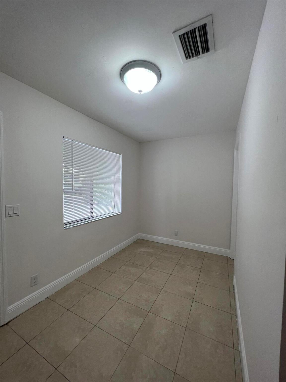 NORTH PALM BCH 3 - Residential Lease