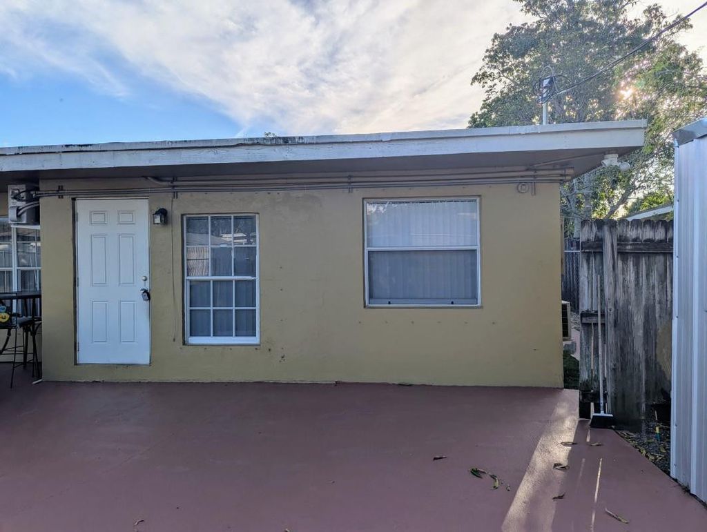 Photo of 664 W Melrose Circle, Fort Lauderdale, FL 33312 (MLS # F10542234)