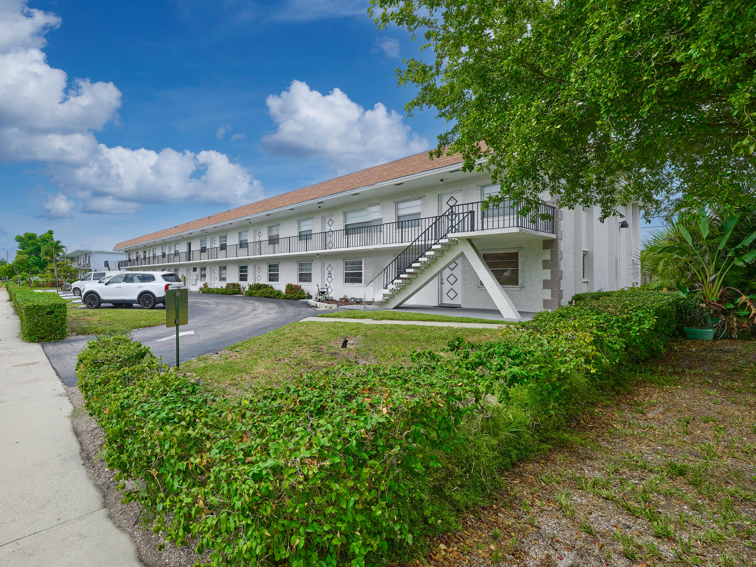 Spacious 2 bedroom, 2 bath condo with a newer upgraded kitchen featuring high end stainless steel appliances, modern soft close cabinetry and a large peninsula for extra seating. Master bedroom features a private bath and large walk-in closet. Secondary bedroom has a large walk-in closet also. Conveniently located near Publix, restaurants and major highways. Perfect for someone relocating to this area with the best beaches, or an investor .