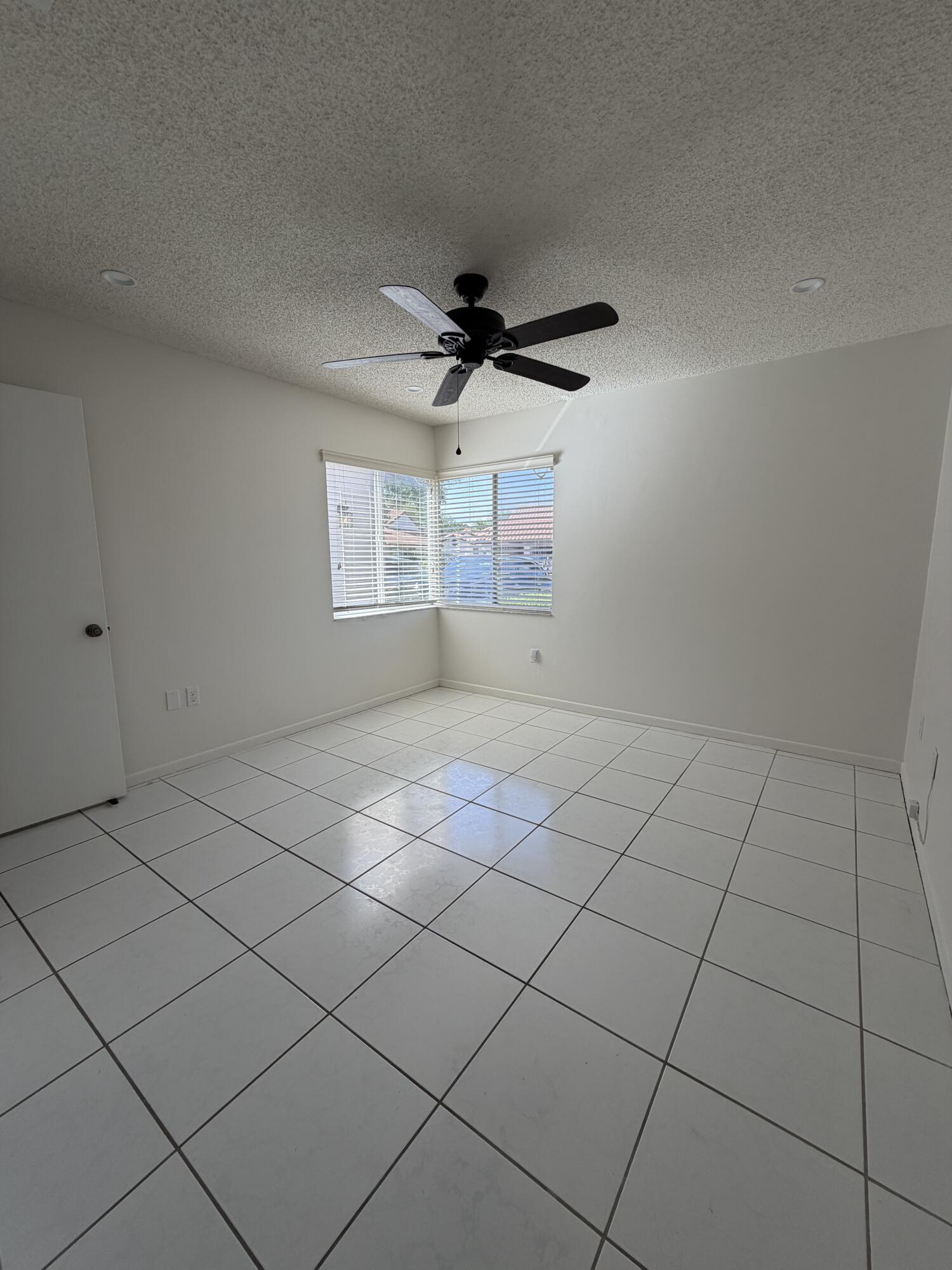 HUNTINGTON POINTE - Residential