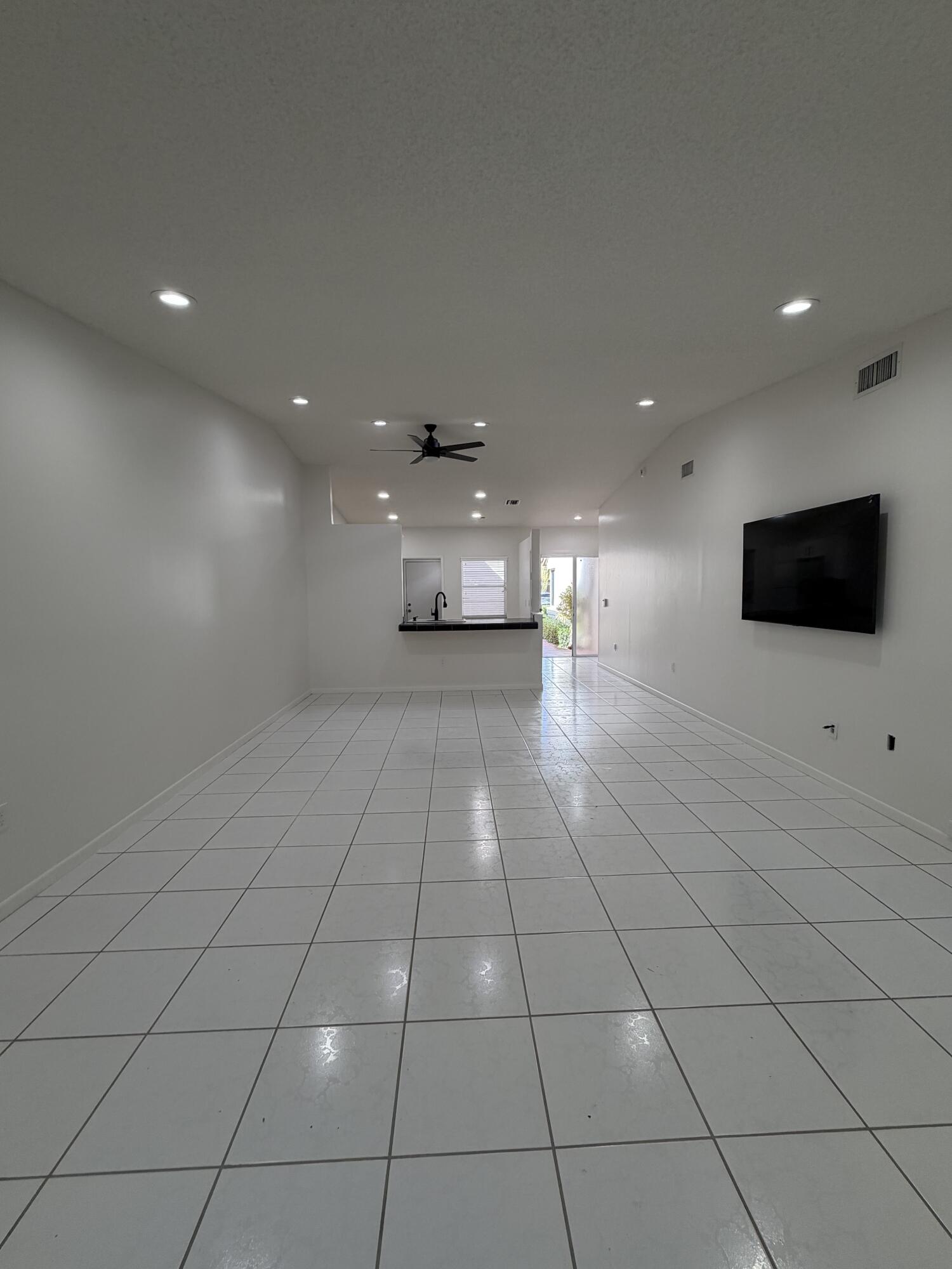 HUNTINGTON POINTE - Residential