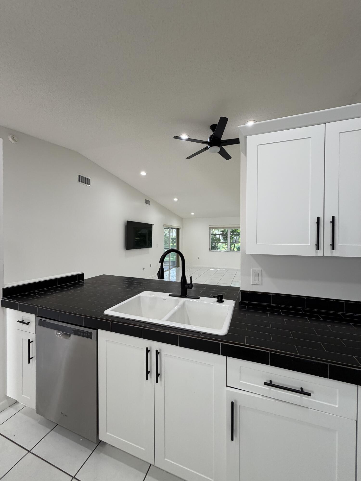 HUNTINGTON POINTE - Residential