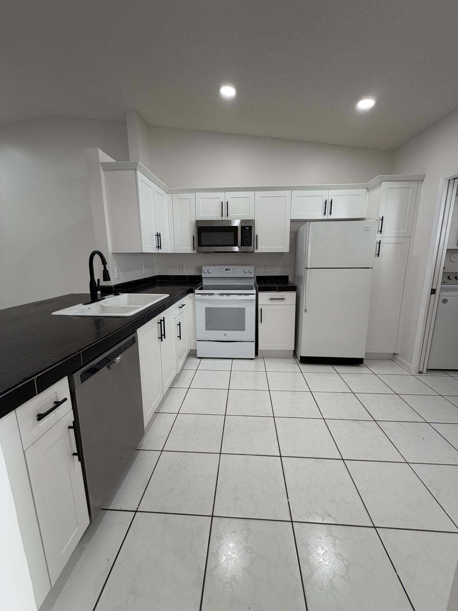 HUNTINGTON POINTE - Residential