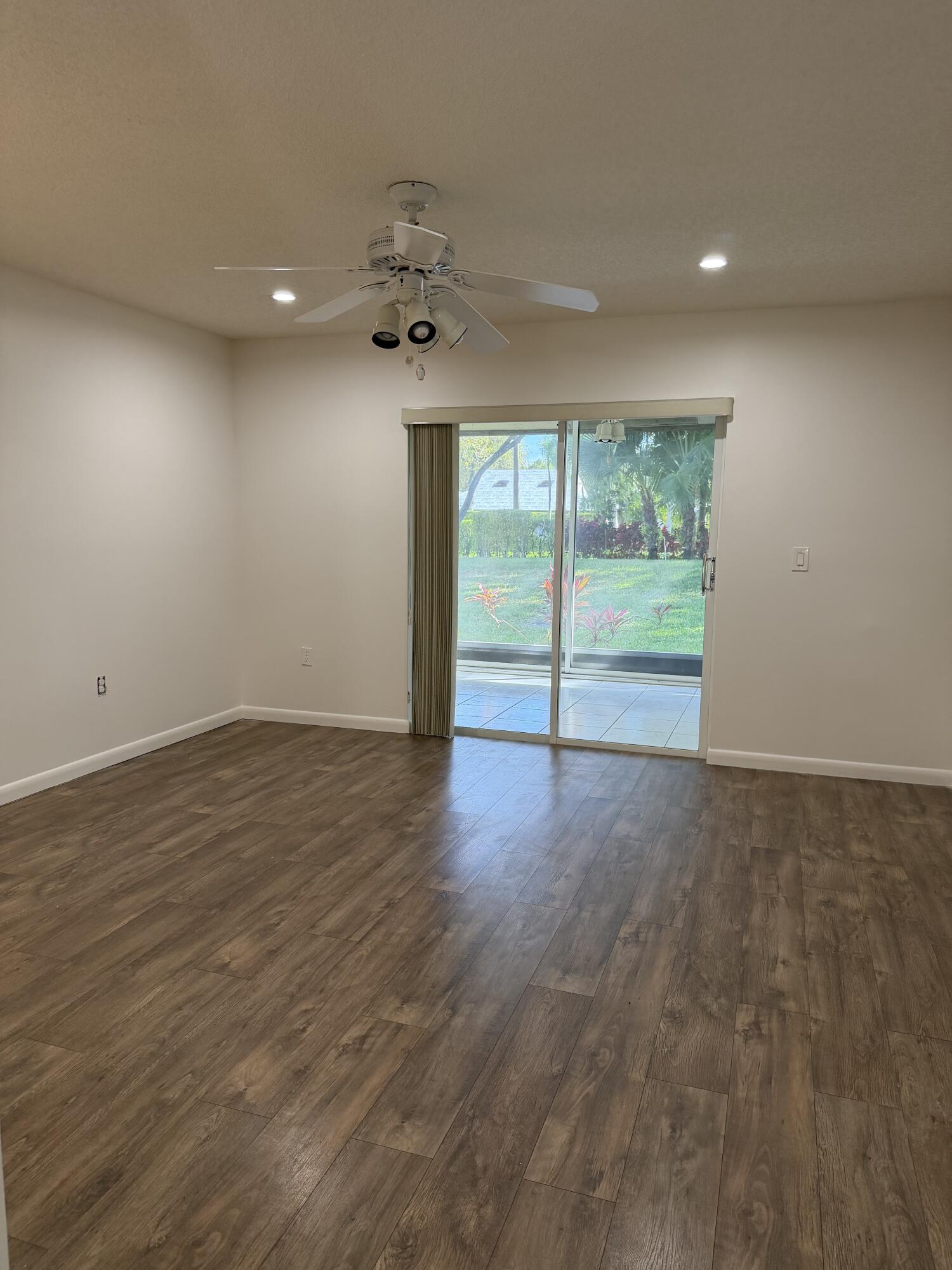 HUNTINGTON POINTE - Residential