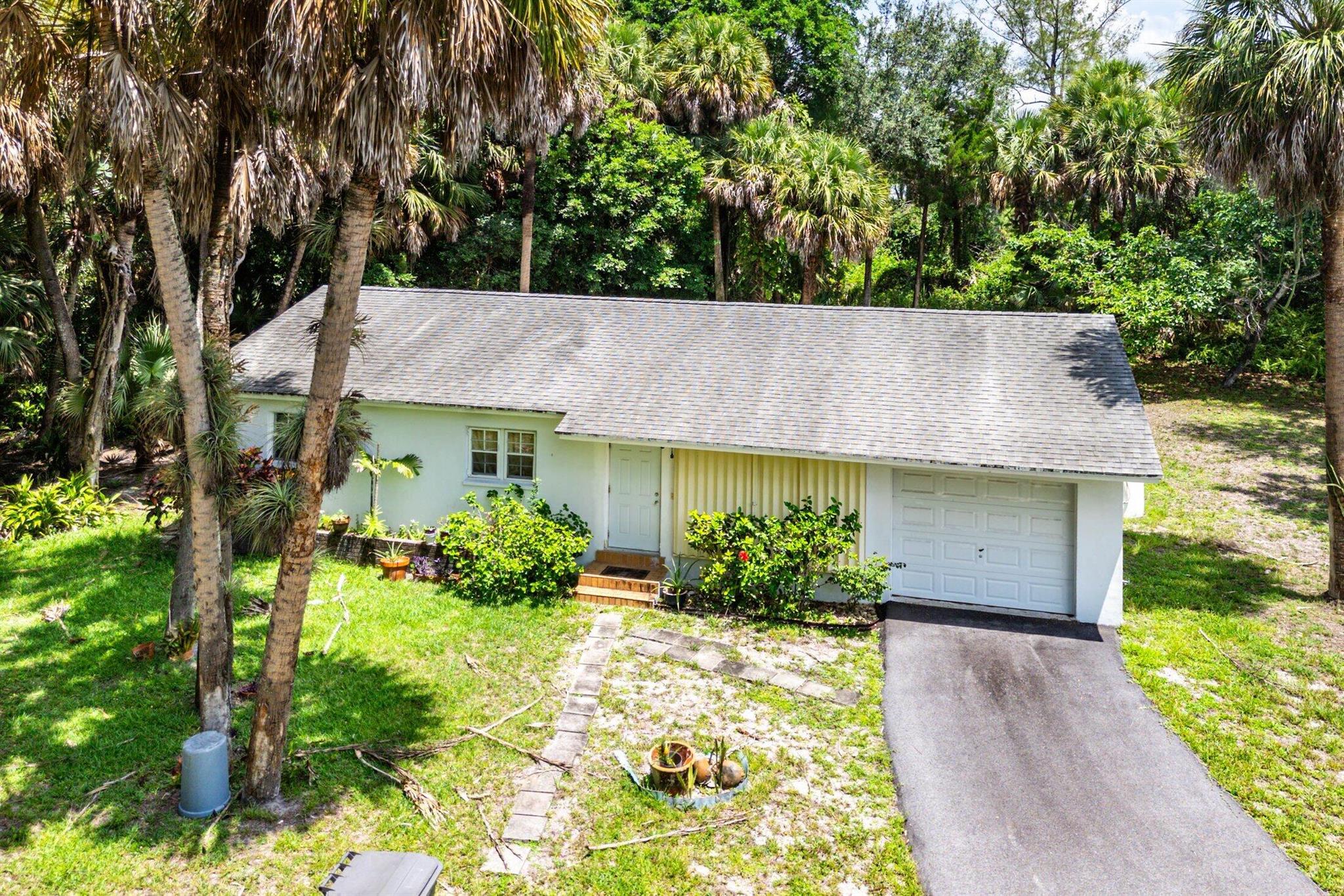 7923 Mahogany Lane, West Palm Beach, FL, 33411/$1,100,000 2 7923 Mahogany Lane