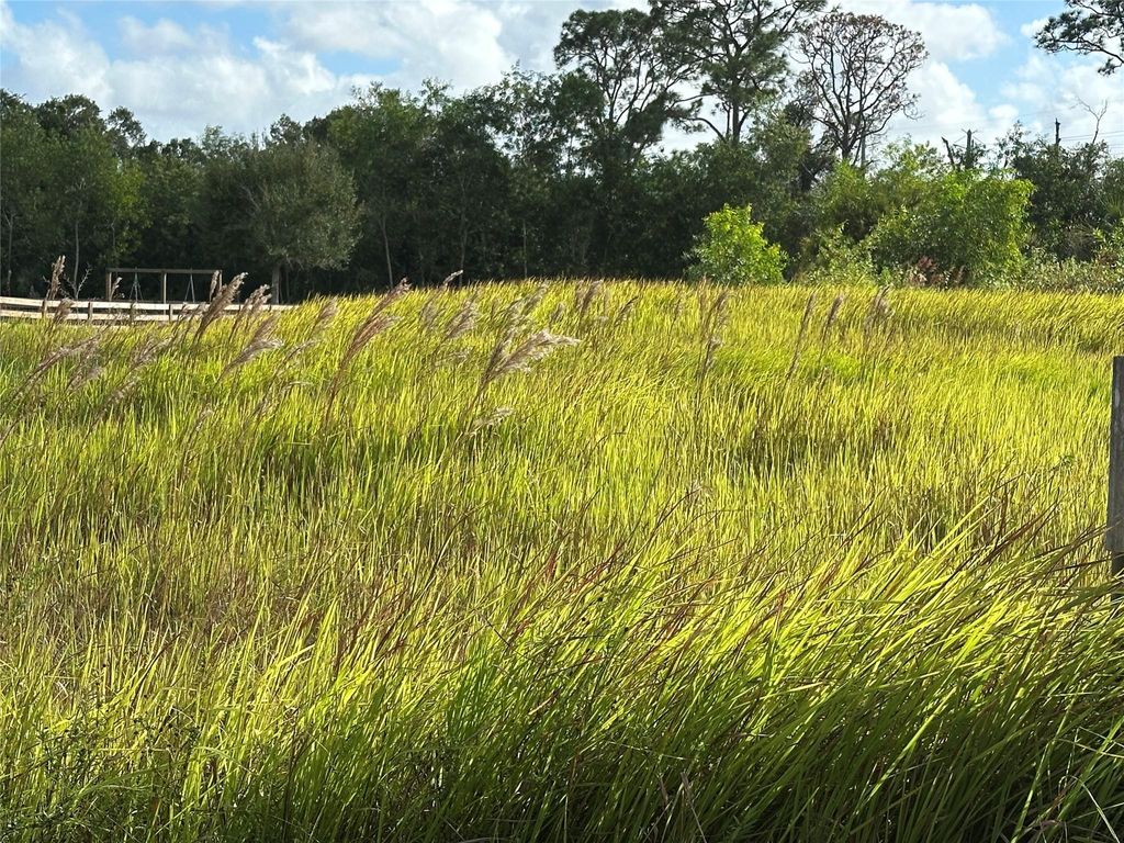 Photo of 10627 Lighter Wood Ln, Fort Pierce, FL 34945 (MLS # F10534939)