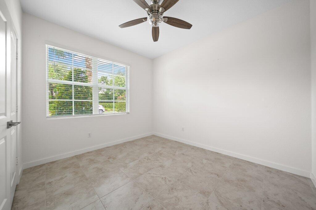 BERRY GROVE - Residential Lease