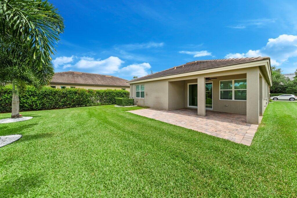 BERRY GROVE - Residential Lease