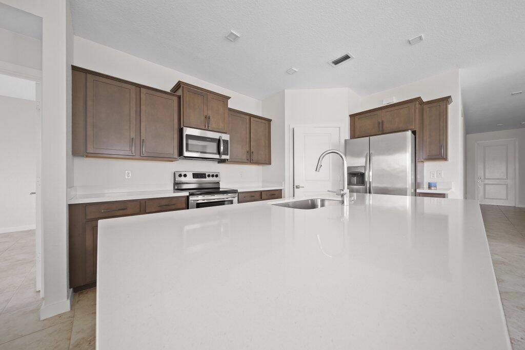 BERRY GROVE - Residential Lease