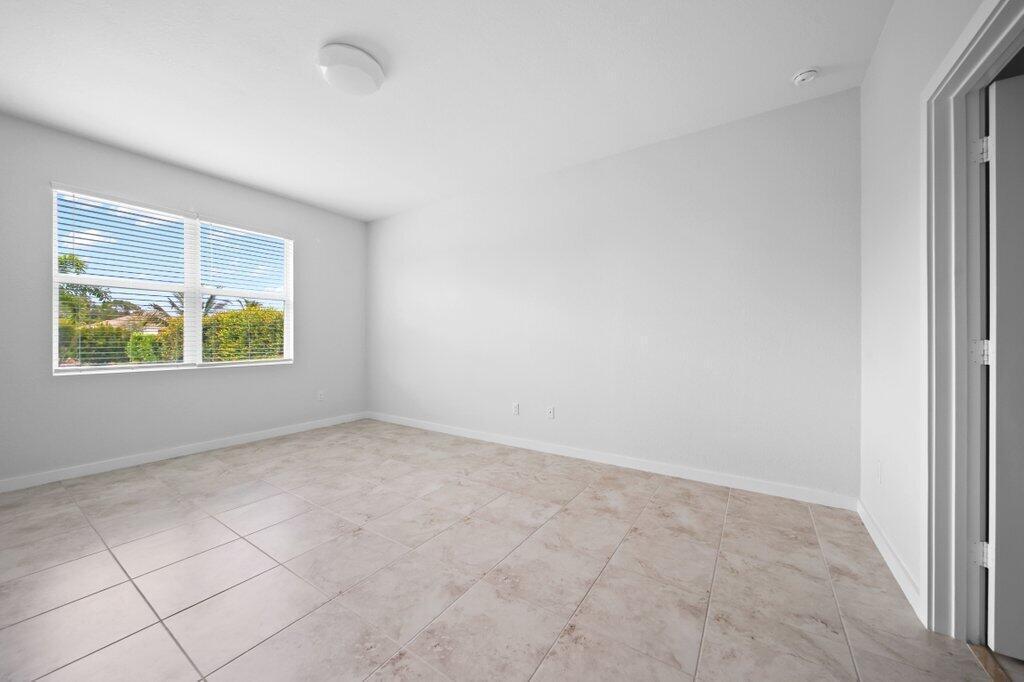 BERRY GROVE - Residential Lease