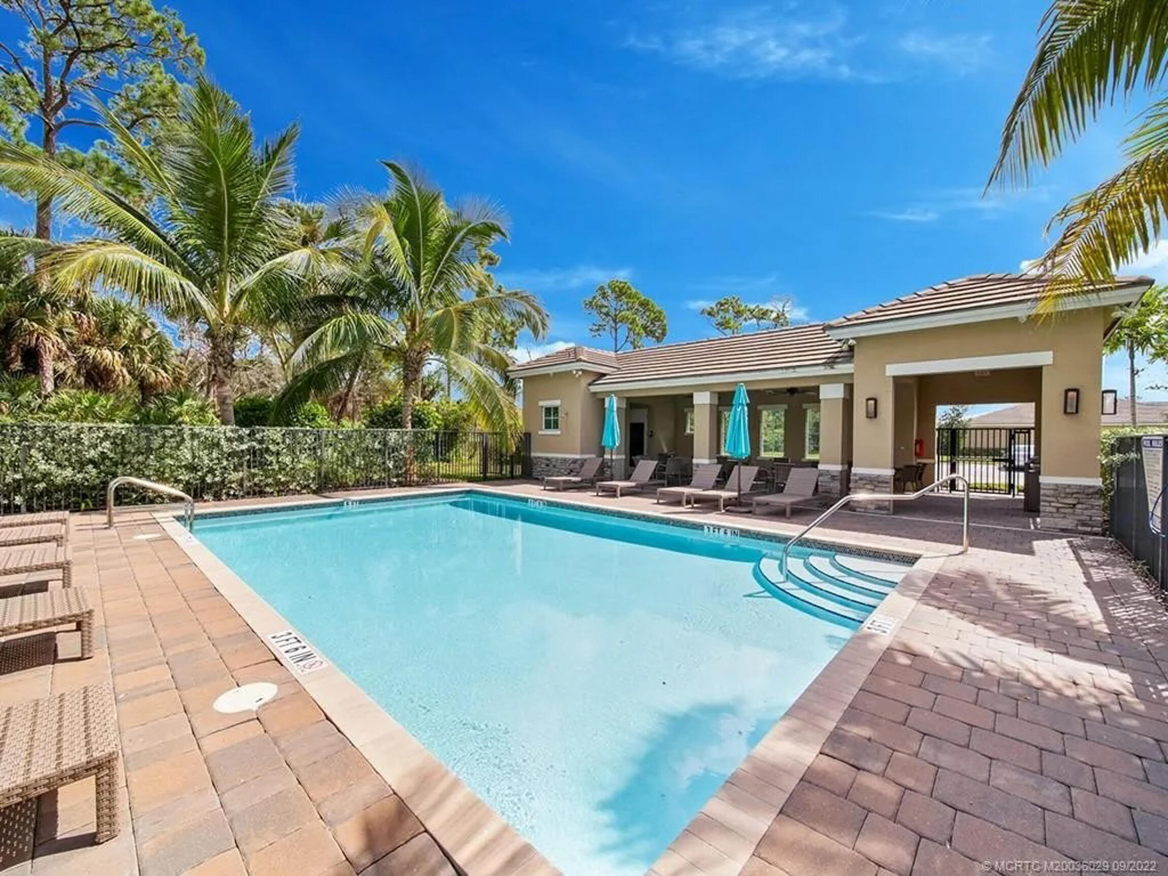 BERRY GROVE - Residential Lease