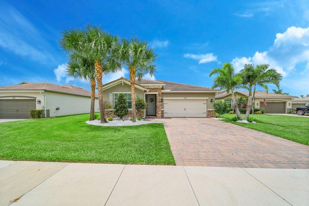 BERRY GROVE - Residential Lease