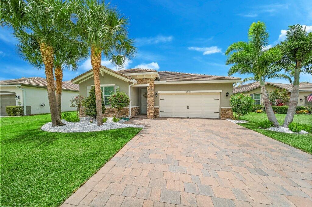 BERRY GROVE - Residential Lease