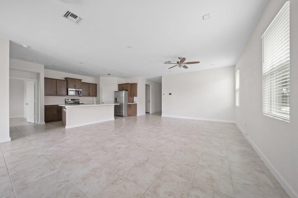 BERRY GROVE - Residential Lease