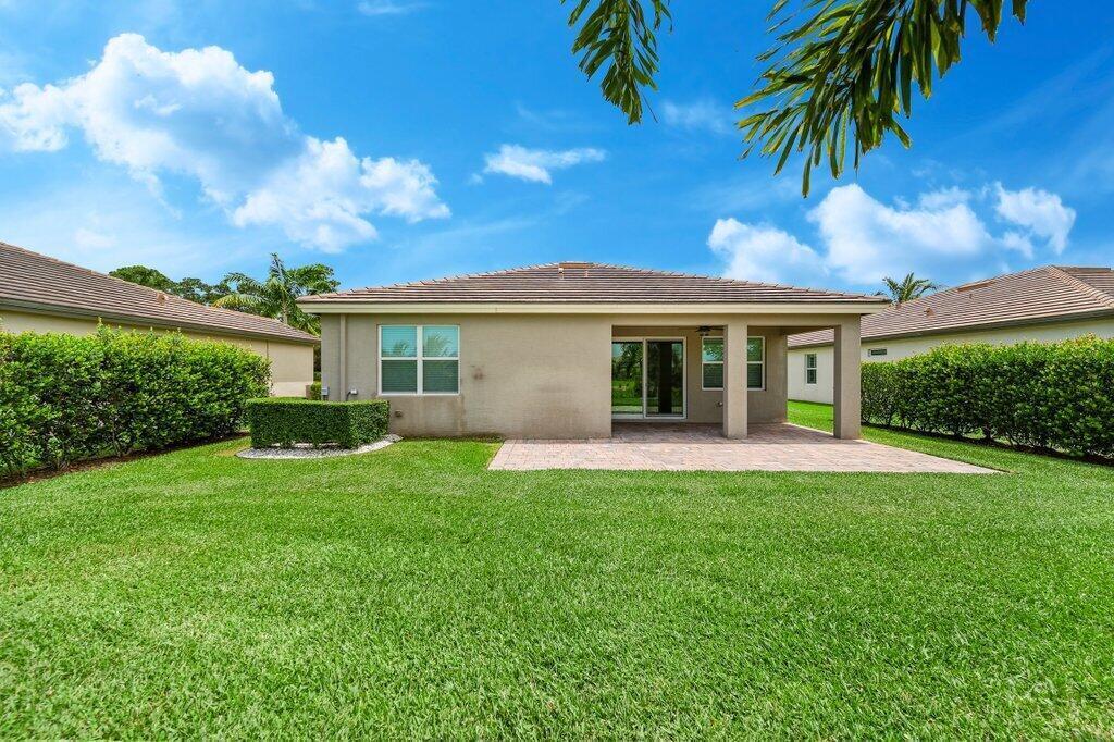 BERRY GROVE - Residential Lease