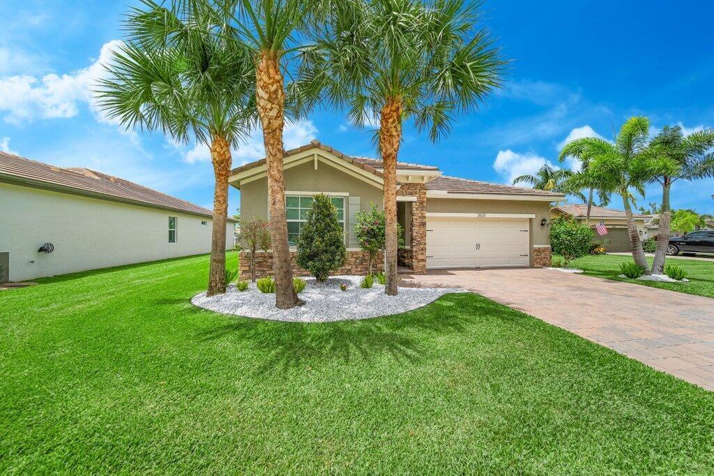 BERRY GROVE - Residential Lease