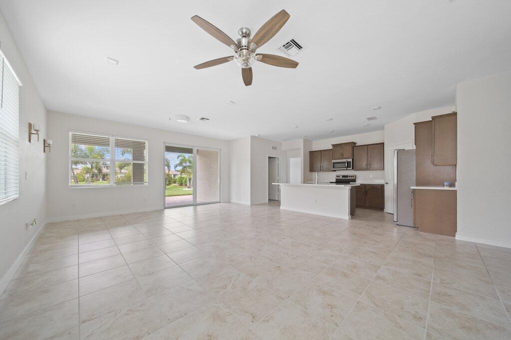 BERRY GROVE - Residential Lease